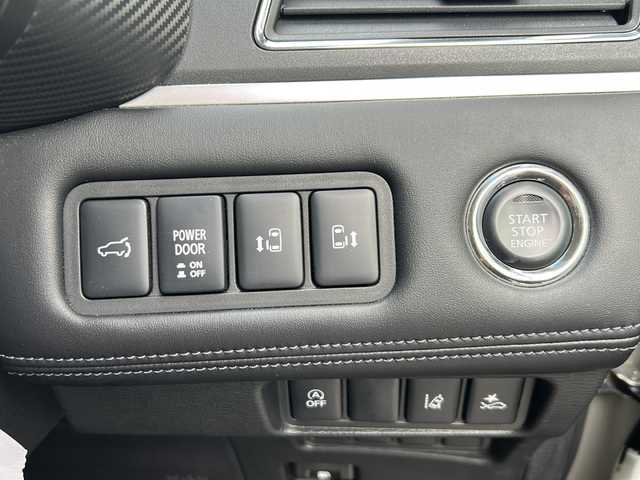 三菱 デリカＤ：５ P 岐阜県 2021(令3)年 3.3万km ウォームホワイトパール 登録時走行距離32590km/純正10.1型ナビ/全方位モニター/フルセグテレビ/後席フリップダウンモニター/シートヒーター/ステアリングヒーター/パワーシート/両側パワースライドドア/オートステップ/パドルシフト/スマートキー/プッシュスタート/USB接続/ETC/Bluetooth接続/クルーズコントロール/社外フロアマット/純正アルミホイール/LEDヘッドライト/オートライト/レーンキープアシスト