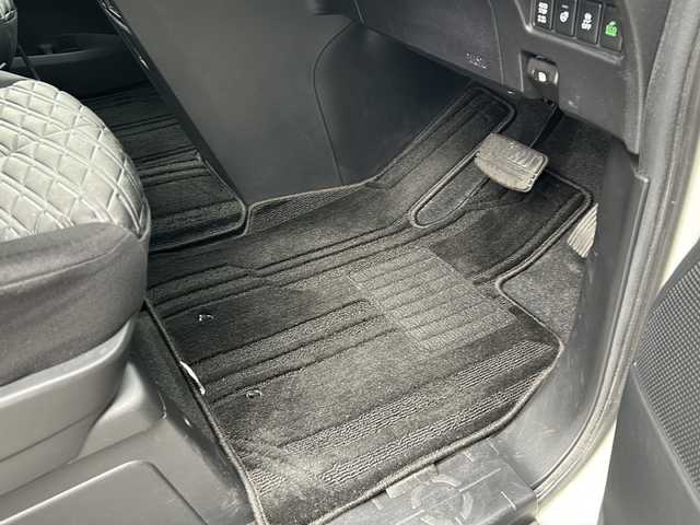 三菱 デリカＤ：５ P 岐阜県 2021(令3)年 3.3万km ウォームホワイトパール 登録時走行距離32590km/純正10.1型ナビ/全方位モニター/フルセグテレビ/後席フリップダウンモニター/シートヒーター/ステアリングヒーター/パワーシート/両側パワースライドドア/オートステップ/パドルシフト/スマートキー/プッシュスタート/USB接続/ETC/Bluetooth接続/クルーズコントロール/社外フロアマット/純正アルミホイール/LEDヘッドライト/オートライト/レーンキープアシスト