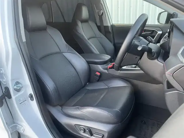 トヨタ ＲＡＶ４ HV アドベンチャー オフロードPKGⅡ 福岡県 2023(令5)年 1.7万km スーパーホワイトⅡ トヨタセーフティセンス/PCS/LTA/PKSB/RCTA/クリアランスソナー/純正10.5インチディスプレイオーディオナビ/フルセグ/BT/AM/FM/Miracast/パノラミックビューモニター/BSM/ハンズフリーパワーバックドア/レーダークルーズコントロール/前席シートヒーター/ベンチレーション/D席メモリー付パワーシート/ステアリングヒーター/オートハイビーム/LEDオートライト/フォグランプ/ビルトインETC2.0/電動パーキング/ブレーキホールド/ルーフレール/革巻きステアリング/純正AW/テレビキャンセラー/スペアキー1本