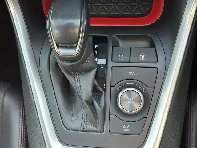 トヨタ ＲＡＶ４ HV アドベンチャー オフロードPKGⅡ 福岡県 2023(令5)年 1.7万km スーパーホワイトⅡ トヨタセーフティセンス/PCS/LTA/PKSB/RCTA/クリアランスソナー/純正10.5インチディスプレイオーディオナビ/フルセグ/BT/AM/FM/Miracast/パノラミックビューモニター/BSM/ハンズフリーパワーバックドア/レーダークルーズコントロール/前席シートヒーター/ベンチレーション/D席メモリー付パワーシート/ステアリングヒーター/オートハイビーム/LEDオートライト/フォグランプ/ビルトインETC2.0/電動パーキング/ブレーキホールド/ルーフレール/革巻きステアリング/純正AW/テレビキャンセラー/スペアキー1本