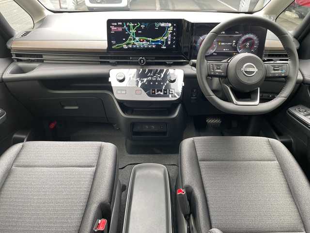 日産 セレナ e－パワー ハイウェイスター V 広島県 2025(令7)年 0.1千km ダイヤモンドブラック 登録済未使用車/登録時71ｋｍ/寒冷地仕様/・シートヒーター/・ステアリングヒーター/AC100V1500W電源/エマージェンシーブレーキ/車線逸脱警報/プロパイロット/ふらつき警報/踏み間違え防止/標識認識/先行車発進告知/コーナーセンサー/BSW/インテリジェントルームミラー/純正コネクティッドナビ/・フルセグ/Bluetooth/スマホ連携/HDMI/アラウンドビューモニター/ドライブレコーダー/ワイヤレス充電/ハンズフリー両側パワースライドドア/革巻きステアリング/LEDヘッドライト/フォグランプ/オートライト/電動パーキングブレーキ/オートホールド/スマートキー/プッシュスタート/スペアキー/ETC２．０/純正１６インチアルミホイール