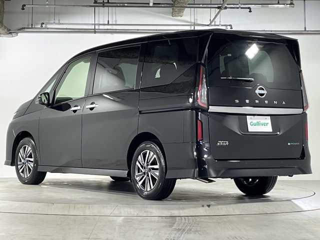 日産 セレナ e－パワー ハイウェイスター V 広島県 2025(令7)年 0.1千km ダイヤモンドブラック 登録済未使用車/登録時71ｋｍ/寒冷地仕様/・シートヒーター/・ステアリングヒーター/AC100V1500W電源/エマージェンシーブレーキ/車線逸脱警報/プロパイロット/ふらつき警報/踏み間違え防止/標識認識/先行車発進告知/コーナーセンサー/BSW/インテリジェントルームミラー/純正コネクティッドナビ/・フルセグ/Bluetooth/スマホ連携/HDMI/アラウンドビューモニター/ドライブレコーダー/ワイヤレス充電/ハンズフリー両側パワースライドドア/革巻きステアリング/LEDヘッドライト/フォグランプ/オートライト/電動パーキングブレーキ/オートホールド/スマートキー/プッシュスタート/スペアキー/ETC２．０/純正１６インチアルミホイール