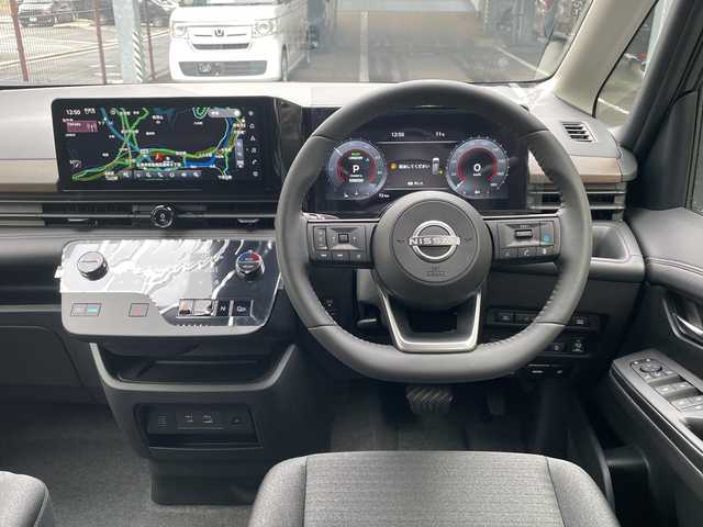 日産 セレナ e－パワー ハイウェイスター V 広島県 2025(令7)年 0.1千km ダイヤモンドブラック 登録済未使用車/登録時71ｋｍ/寒冷地仕様/・シートヒーター/・ステアリングヒーター/AC100V1500W電源/エマージェンシーブレーキ/車線逸脱警報/プロパイロット/ふらつき警報/踏み間違え防止/標識認識/先行車発進告知/コーナーセンサー/BSW/インテリジェントルームミラー/純正コネクティッドナビ/・フルセグ/Bluetooth/スマホ連携/HDMI/アラウンドビューモニター/ドライブレコーダー/ワイヤレス充電/ハンズフリー両側パワースライドドア/革巻きステアリング/LEDヘッドライト/フォグランプ/オートライト/電動パーキングブレーキ/オートホールド/スマートキー/プッシュスタート/スペアキー/ETC２．０/純正１６インチアルミホイール