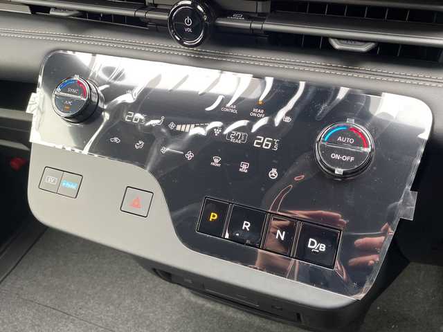 日産 セレナ e－パワー ハイウェイスター V 広島県 2025(令7)年 0.1千km ダイヤモンドブラック 登録済未使用車/登録時71ｋｍ/寒冷地仕様/・シートヒーター/・ステアリングヒーター/AC100V1500W電源/エマージェンシーブレーキ/車線逸脱警報/プロパイロット/ふらつき警報/踏み間違え防止/標識認識/先行車発進告知/コーナーセンサー/BSW/インテリジェントルームミラー/純正コネクティッドナビ/・フルセグ/Bluetooth/スマホ連携/HDMI/アラウンドビューモニター/ドライブレコーダー/ワイヤレス充電/ハンズフリー両側パワースライドドア/革巻きステアリング/LEDヘッドライト/フォグランプ/オートライト/電動パーキングブレーキ/オートホールド/スマートキー/プッシュスタート/スペアキー/ETC２．０/純正１６インチアルミホイール