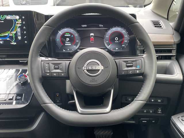 日産 セレナ e－パワー ハイウェイスター V 広島県 2025(令7)年 0.1千km ダイヤモンドブラック 登録済未使用車/登録時71ｋｍ/寒冷地仕様/・シートヒーター/・ステアリングヒーター/AC100V1500W電源/エマージェンシーブレーキ/車線逸脱警報/プロパイロット/ふらつき警報/踏み間違え防止/標識認識/先行車発進告知/コーナーセンサー/BSW/インテリジェントルームミラー/純正コネクティッドナビ/・フルセグ/Bluetooth/スマホ連携/HDMI/アラウンドビューモニター/ドライブレコーダー/ワイヤレス充電/ハンズフリー両側パワースライドドア/革巻きステアリング/LEDヘッドライト/フォグランプ/オートライト/電動パーキングブレーキ/オートホールド/スマートキー/プッシュスタート/スペアキー/ETC２．０/純正１６インチアルミホイール