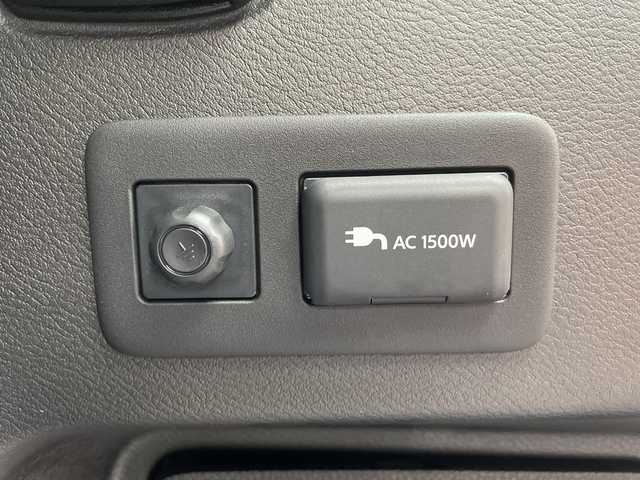 日産 セレナ e－パワー ハイウェイスター V 広島県 2025(令7)年 0.1千km ダイヤモンドブラック 登録済未使用車/登録時71ｋｍ/寒冷地仕様/・シートヒーター/・ステアリングヒーター/AC100V1500W電源/エマージェンシーブレーキ/車線逸脱警報/プロパイロット/ふらつき警報/踏み間違え防止/標識認識/先行車発進告知/コーナーセンサー/BSW/インテリジェントルームミラー/純正コネクティッドナビ/・フルセグ/Bluetooth/スマホ連携/HDMI/アラウンドビューモニター/ドライブレコーダー/ワイヤレス充電/ハンズフリー両側パワースライドドア/革巻きステアリング/LEDヘッドライト/フォグランプ/オートライト/電動パーキングブレーキ/オートホールド/スマートキー/プッシュスタート/スペアキー/ETC２．０/純正１６インチアルミホイール