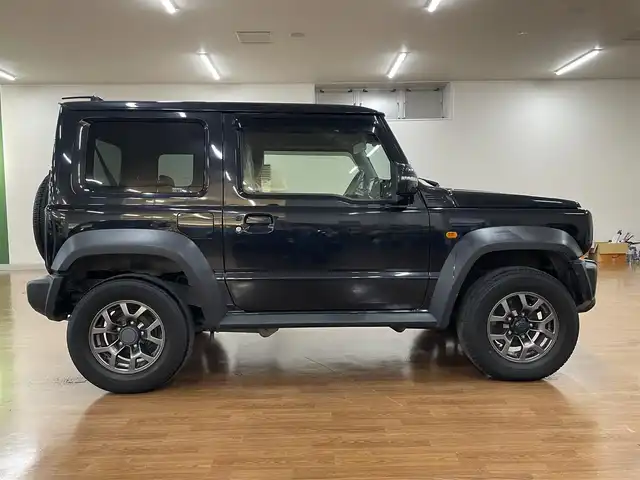 スズキ ジムニー シエラ JC 道央・札幌 2020(令2)年 5.7万km ブルーイッシュブラックパール3 ワンオーナー/寒冷地仕様/純正ナビ/フルセグTV（走行中視聴可）/CD/DVD/FM/AM/BT/SD/バックカメラ/クルーズコントロール（追従走行なし）/衝突軽減ブレーキ/横滑り防止装置/レーンキープアシスト/オートライト/オートマチックハイビーム/ダウンヒルアシストコントロール/プッシュスタート/ETC/純正エンジンスターター付/スマートキー×2/ドライブレコーダー（前方）/シートヒーター（運転席/助手席）/ウィンカーミラー/ドアバイザー/純正フロアマット/フォグランプ/ステアリングリモコン/革巻きステアリング/ヘッドライトクリーナー/社外AW付スタッドレスセット積込み/ (195/80/R15　5mm）
