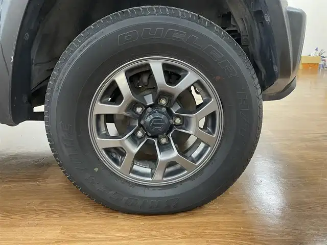 スズキ ジムニー シエラ JC 道央・札幌 2020(令2)年 5.7万km ブルーイッシュブラックパール3 ワンオーナー/寒冷地仕様/純正ナビ/フルセグTV（走行中視聴可）/CD/DVD/FM/AM/BT/SD/バックカメラ/クルーズコントロール（追従走行なし）/衝突軽減ブレーキ/横滑り防止装置/レーンキープアシスト/オートライト/オートマチックハイビーム/ダウンヒルアシストコントロール/プッシュスタート/ETC/純正エンジンスターター付/スマートキー×2/ドライブレコーダー（前方）/シートヒーター（運転席/助手席）/ウィンカーミラー/ドアバイザー/純正フロアマット/フォグランプ/ステアリングリモコン/革巻きステアリング/ヘッドライトクリーナー/社外AW付スタッドレスセット積込み/ (195/80/R15　5mm）