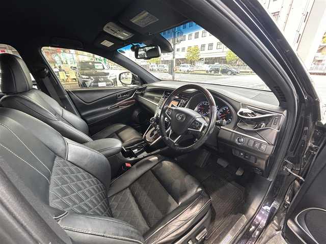 トヨタ ハリアー プレミアム 岡山県 2015(平27)年 9万km スパークリングブラックパールクリスタルシャイン 登録時走行距離89944キロ/純正8インチナビ/AM/FM/TV/BT/SD/AUX/DVD/JBLサウンド/クルーズコントロール/レーンキープアシスト/オートマチックハイビーム/バックカメラ/アイドリングストップ/パワーバックドア/LEDヘッドライト/純正18インチAW/TVキャンセラー/スマートキー/プッシュスタート/ビルトインETC