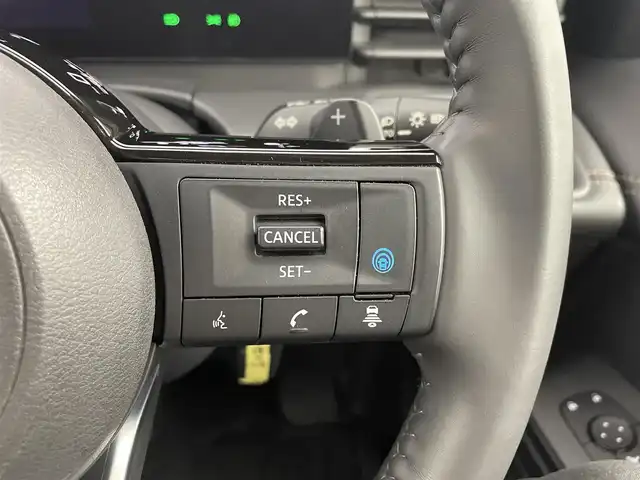 日産 セレナ ハイウェイスター V 大分県 2022(令4)年 7.7万km パールⅡ 純正ナビ/（AM/FM/BT/フルセグTV）/インテリジェントクルーズコントロール/バックカメラ/アラウンドビューモニター/ブラインドスポットモニター/両側パワースライドドア/ビルトインETC/クリアランスソナー/LEDライト/オートパーキングブレーキ/純正16インチアルミホイール/横滑り防止装置/衝突被害軽減システム/ウインカーミラー/スペアキー×１/取扱説明書/保証書