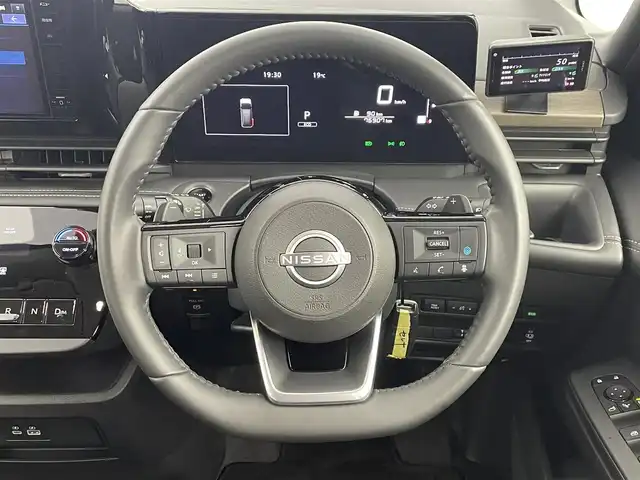 日産 セレナ ハイウェイスター V 大分県 2022(令4)年 7.7万km パールⅡ 純正ナビ/（AM/FM/BT/フルセグTV）/インテリジェントクルーズコントロール/バックカメラ/アラウンドビューモニター/ブラインドスポットモニター/両側パワースライドドア/ビルトインETC/クリアランスソナー/LEDライト/オートパーキングブレーキ/純正16インチアルミホイール/横滑り防止装置/衝突被害軽減システム/ウインカーミラー/スペアキー×１/取扱説明書/保証書