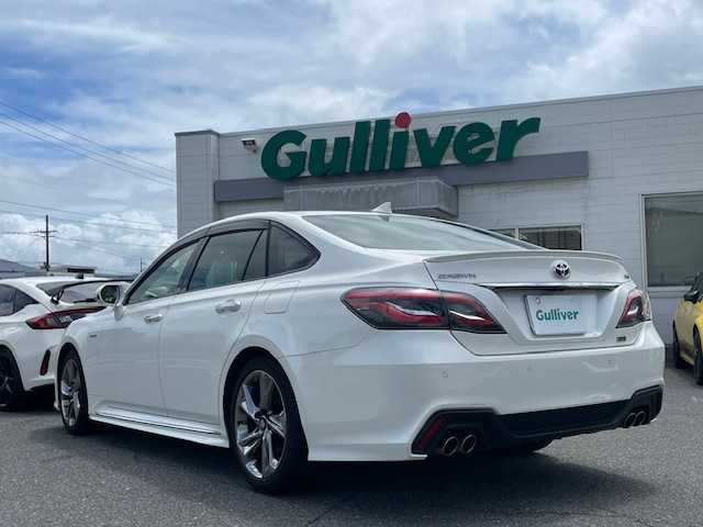トヨタ クラウン ハイブリッド RS アドバンス 三重県 2018(平30)年 7.3万km ホワイトパールクリスタルシャイン メーカーオプション/・ムーンルーフ/・デジタルインナーミラー/・電動サンシェード/セーフティセンス/・レーントレーシングアシスト/・レーダークルーズコントロール/・プリクラッシュセーフティ/・アダプティブハイビーム/・ロードサインアシスト/・先行車発進告知機能/ブライドスポットモニター/リアクロストラフィックオートブレーキ/リアクロストラフィックアラート/1オーナー/純正SDナビ/フルセグTV/【CD/DVD/BD/SD/BT/Miracast/USB/AUX】/バックカメラ/ビルトインETC/ドライブレコーダー/パドルシフト/カラーヘッドアップディスプレイ/ハーフレザーシート/D/N席パワーシート/D/N席シートヒーター/ステアリングヒーター/オートライト/三眼LEDヘッドランプ/デイライト/シーケンシャルターンランプ/フロントフォグランプ/225/45R18インチ純正スパッタリングAW/プッシュスタート/スマートキー/カードキー/純正フロアマット