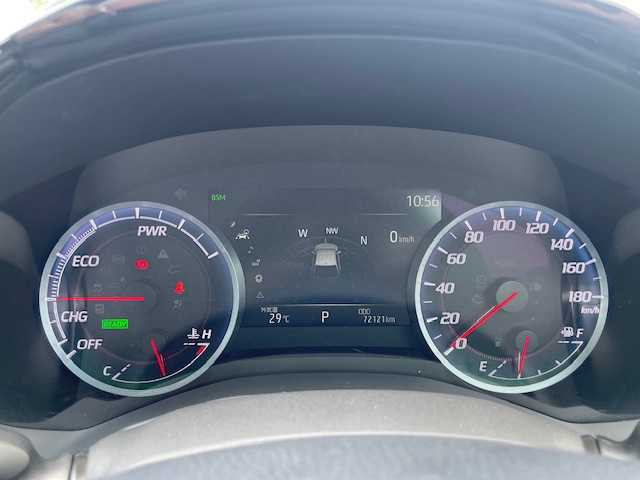 トヨタ クラウン ハイブリッド RS アドバンス 三重県 2018(平30)年 7.3万km ホワイトパールクリスタルシャイン メーカーオプション/・ムーンルーフ/・デジタルインナーミラー/・電動サンシェード/セーフティセンス/・レーントレーシングアシスト/・レーダークルーズコントロール/・プリクラッシュセーフティ/・アダプティブハイビーム/・ロードサインアシスト/・先行車発進告知機能/ブライドスポットモニター/リアクロストラフィックオートブレーキ/リアクロストラフィックアラート/1オーナー/純正SDナビ/フルセグTV/【CD/DVD/BD/SD/BT/Miracast/USB/AUX】/バックカメラ/ビルトインETC/ドライブレコーダー/パドルシフト/カラーヘッドアップディスプレイ/ハーフレザーシート/D/N席パワーシート/D/N席シートヒーター/ステアリングヒーター/オートライト/三眼LEDヘッドランプ/デイライト/シーケンシャルターンランプ/フロントフォグランプ/225/45R18インチ純正スパッタリングAW/プッシュスタート/スマートキー/カードキー/純正フロアマット