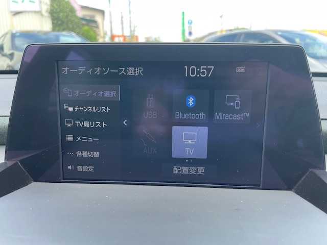 トヨタ クラウン ハイブリッド RS アドバンス 三重県 2018(平30)年 7.3万km ホワイトパールクリスタルシャイン メーカーオプション/・ムーンルーフ/・デジタルインナーミラー/・電動サンシェード/セーフティセンス/・レーントレーシングアシスト/・レーダークルーズコントロール/・プリクラッシュセーフティ/・アダプティブハイビーム/・ロードサインアシスト/・先行車発進告知機能/ブライドスポットモニター/リアクロストラフィックオートブレーキ/リアクロストラフィックアラート/1オーナー/純正SDナビ/フルセグTV/【CD/DVD/BD/SD/BT/Miracast/USB/AUX】/バックカメラ/ビルトインETC/ドライブレコーダー/パドルシフト/カラーヘッドアップディスプレイ/ハーフレザーシート/D/N席パワーシート/D/N席シートヒーター/ステアリングヒーター/オートライト/三眼LEDヘッドランプ/デイライト/シーケンシャルターンランプ/フロントフォグランプ/225/45R18インチ純正スパッタリングAW/プッシュスタート/スマートキー/カードキー/純正フロアマット