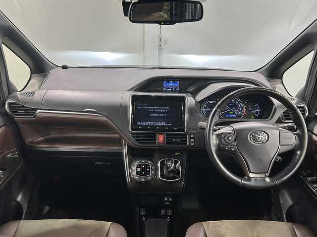 トヨタ エスクァイア ハイブリッド Gi プレミアムパッケージ 愛知県 2018(平30)年 5.3万km スパークリングブラックパールクリスタルシャイン 純正９インチナビ/フリップダウンモニター/両側パワースライドドア/衝突軽減ブレーキ/レーンキープアシスト/先行車発進告知/クルーズコントロール/ハンドルヒーター/シートヒーター/ハーフレザー/ドライブレコーダー/ビルトインＥＴＣ２．０/AC100V1500W/アクセサリーソケット/純正15インチアルミホイール