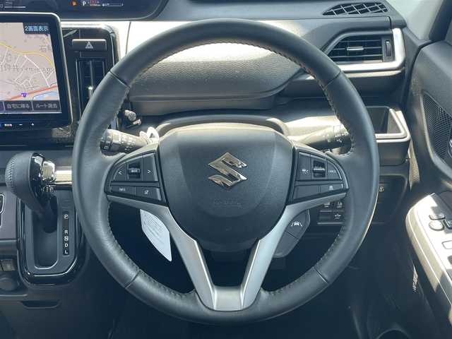 スズキ ソリオ バンディット HV MV 滋賀県 2024(令6)年 1.4万km ピュアホワイトP ALPINEナビ/(Bluetooth/フルセグ/CarPlay)/スマートアシスト/・衝突軽減ブレーキ/・アダプティブクルーズコントロール/・オートハイビーム/・レーンキープアシスト/ヘッドアップディスプレイ/両側電動スライドドア/前席シートヒーター/クリアランスソナー/革ステアリングリモコン/USB