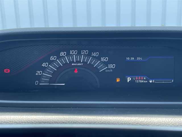 スズキ ソリオ バンディット HV MV 滋賀県 2024(令6)年 1.4万km ピュアホワイトP ALPINEナビ/(Bluetooth/フルセグ/CarPlay)/スマートアシスト/・衝突軽減ブレーキ/・アダプティブクルーズコントロール/・オートハイビーム/・レーンキープアシスト/ヘッドアップディスプレイ/両側電動スライドドア/前席シートヒーター/クリアランスソナー/革ステアリングリモコン/USB