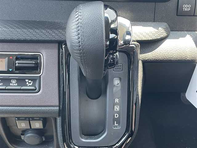 スズキ ソリオ バンディット HV MV 滋賀県 2024(令6)年 1.4万km ピュアホワイトP ALPINEナビ/(Bluetooth/フルセグ/CarPlay)/スマートアシスト/・衝突軽減ブレーキ/・アダプティブクルーズコントロール/・オートハイビーム/・レーンキープアシスト/ヘッドアップディスプレイ/両側電動スライドドア/前席シートヒーター/クリアランスソナー/革ステアリングリモコン/USB