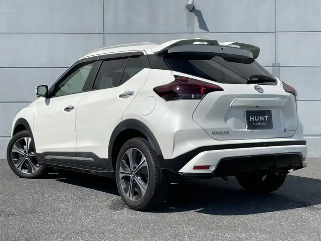 日産 キックス X 千葉県 2020(令2)年 1.9万km ブリリアントホワイトパール プロパイロット/・衝突軽減ブレーキ/レーンキープアシスト/・レーダークルーズコントロール/オートハイビーム/・クリアランスソナー/純正9インチンナビ(MM320D-L)/・フルセグ/BT/DVD/CD/アラウンドビューモニター/ステアリングスイッチ/ETC/ハーフレザーシート/LEDヘッドライト/オートライト/フォグライト/スマートキー/プッシュスタート/ルーフレール/純正フロアマット/純正17インチAW