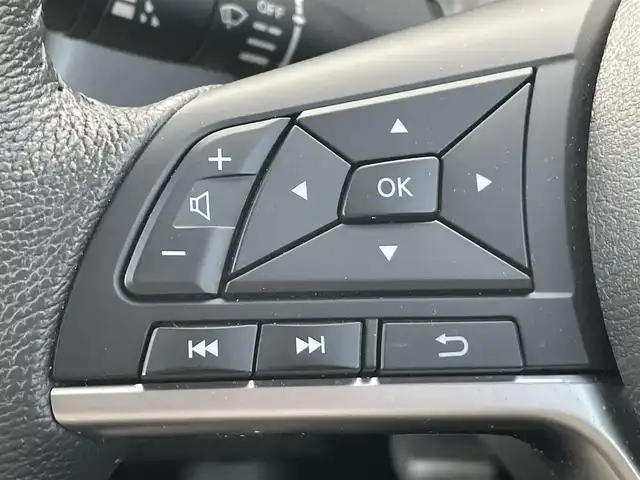 日産 キックス X 千葉県 2020(令2)年 1.9万km ブリリアントホワイトパール プロパイロット/・衝突軽減ブレーキ/レーンキープアシスト/・レーダークルーズコントロール/オートハイビーム/・クリアランスソナー/純正9インチンナビ(MM320D-L)/・フルセグ/BT/DVD/CD/アラウンドビューモニター/ステアリングスイッチ/ETC/ハーフレザーシート/LEDヘッドライト/オートライト/フォグライト/スマートキー/プッシュスタート/ルーフレール/純正フロアマット/純正17インチAW