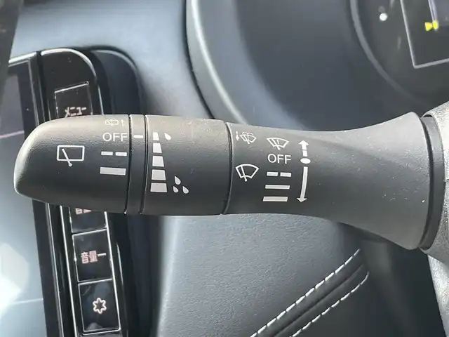 日産 キックス X 千葉県 2020(令2)年 1.9万km ブリリアントホワイトパール プロパイロット/・衝突軽減ブレーキ/レーンキープアシスト/・レーダークルーズコントロール/オートハイビーム/・クリアランスソナー/純正9インチンナビ(MM320D-L)/・フルセグ/BT/DVD/CD/アラウンドビューモニター/ステアリングスイッチ/ETC/ハーフレザーシート/LEDヘッドライト/オートライト/フォグライト/スマートキー/プッシュスタート/ルーフレール/純正フロアマット/純正17インチAW