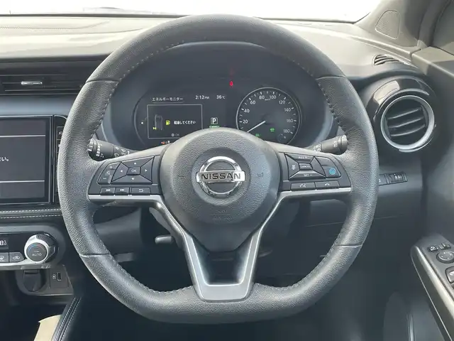 日産 キックス X 千葉県 2020(令2)年 1.9万km ブリリアントホワイトパール プロパイロット/・衝突軽減ブレーキ/レーンキープアシスト/・レーダークルーズコントロール/オートハイビーム/・クリアランスソナー/純正9インチンナビ(MM320D-L)/・フルセグ/BT/DVD/CD/アラウンドビューモニター/ステアリングスイッチ/ETC/ハーフレザーシート/LEDヘッドライト/オートライト/フォグライト/スマートキー/プッシュスタート/ルーフレール/純正フロアマット/純正17インチAW