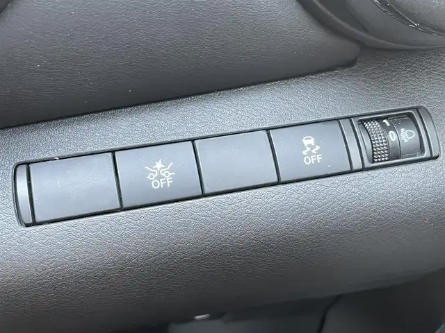 日産 キックス X 千葉県 2020(令2)年 1.9万km ブリリアントホワイトパール プロパイロット/・衝突軽減ブレーキ/レーンキープアシスト/・レーダークルーズコントロール/オートハイビーム/・クリアランスソナー/純正9インチンナビ(MM320D-L)/・フルセグ/BT/DVD/CD/アラウンドビューモニター/ステアリングスイッチ/ETC/ハーフレザーシート/LEDヘッドライト/オートライト/フォグライト/スマートキー/プッシュスタート/ルーフレール/純正フロアマット/純正17インチAW