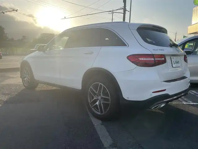 メルセデス・ベンツ ＧＬＣ２５０ 4マチック スポーツ 神奈川県 2016(平28)年 5.2万km ポーラホワイト 安全機能装置/・衝突軽減システム/・レーンキープアシスト/・コーナーセンサー/・全周囲モニター/可変速度リミッター/ルーフレール/純正１９インチAW/パワーバックドア/全席シートヒーター/パワーシート/ハーフレザーシート/パドルシフト/カーテンエアバッグ/サイドエアバッグ/純正ナビ/CD/FM/AM/BT/フルセグTV/SD/USB/前後ドラレコ/ETC/LEDヘッドライト/ファグランプ