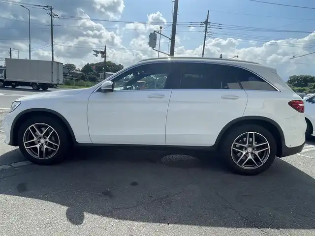 メルセデス・ベンツ ＧＬＣ２５０ 4マチック スポーツ 神奈川県 2016(平28)年 5.2万km ポーラホワイト 安全機能装置/・衝突軽減システム/・レーンキープアシスト/・コーナーセンサー/・全周囲モニター/可変速度リミッター/ルーフレール/純正１９インチAW/パワーバックドア/全席シートヒーター/パワーシート/ハーフレザーシート/パドルシフト/カーテンエアバッグ/サイドエアバッグ/純正ナビ/CD/FM/AM/BT/フルセグTV/SD/USB/前後ドラレコ/ETC/LEDヘッドライト/ファグランプ