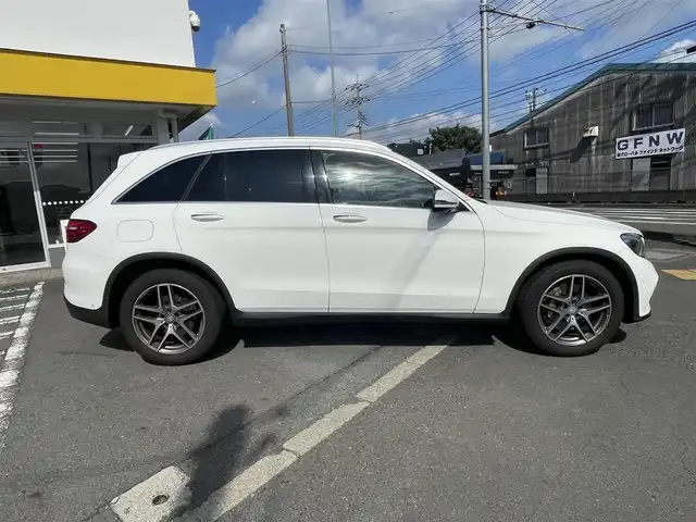 メルセデス・ベンツ ＧＬＣ２５０ 4マチック スポーツ 神奈川県 2016(平28)年 5.2万km ポーラホワイト 安全機能装置/・衝突軽減システム/・レーンキープアシスト/・コーナーセンサー/・全周囲モニター/可変速度リミッター/ルーフレール/純正１９インチAW/パワーバックドア/全席シートヒーター/パワーシート/ハーフレザーシート/パドルシフト/カーテンエアバッグ/サイドエアバッグ/純正ナビ/CD/FM/AM/BT/フルセグTV/SD/USB/前後ドラレコ/ETC/LEDヘッドライト/ファグランプ