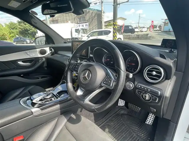 メルセデス・ベンツ ＧＬＣ２５０ 4マチック スポーツ 神奈川県 2016(平28)年 5.2万km ポーラホワイト 安全機能装置/・衝突軽減システム/・レーンキープアシスト/・コーナーセンサー/・全周囲モニター/可変速度リミッター/ルーフレール/純正１９インチAW/パワーバックドア/全席シートヒーター/パワーシート/ハーフレザーシート/パドルシフト/カーテンエアバッグ/サイドエアバッグ/純正ナビ/CD/FM/AM/BT/フルセグTV/SD/USB/前後ドラレコ/ETC/LEDヘッドライト/ファグランプ