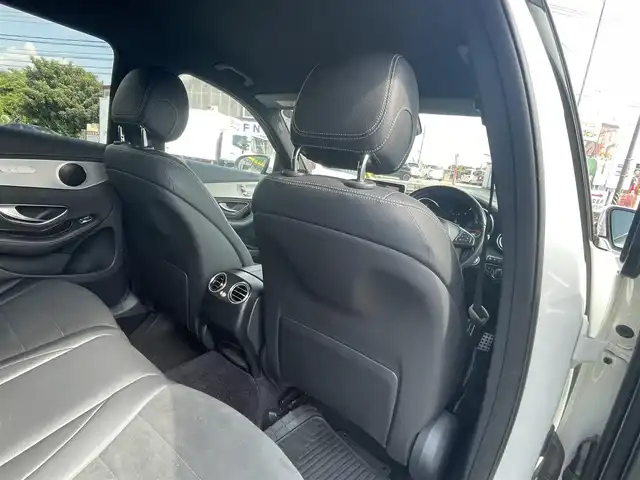 メルセデス・ベンツ ＧＬＣ２５０ 4マチック スポーツ 神奈川県 2016(平28)年 5.2万km ポーラホワイト 安全機能装置/・衝突軽減システム/・レーンキープアシスト/・コーナーセンサー/・全周囲モニター/可変速度リミッター/ルーフレール/純正１９インチAW/パワーバックドア/全席シートヒーター/パワーシート/ハーフレザーシート/パドルシフト/カーテンエアバッグ/サイドエアバッグ/純正ナビ/CD/FM/AM/BT/フルセグTV/SD/USB/前後ドラレコ/ETC/LEDヘッドライト/ファグランプ