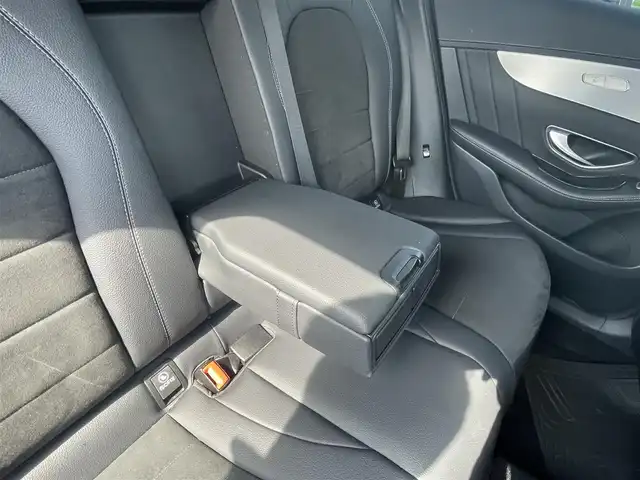 メルセデス・ベンツ ＧＬＣ２５０ 4マチック スポーツ 神奈川県 2016(平28)年 5.2万km ポーラホワイト 安全機能装置/・衝突軽減システム/・レーンキープアシスト/・コーナーセンサー/・全周囲モニター/可変速度リミッター/ルーフレール/純正１９インチAW/パワーバックドア/全席シートヒーター/パワーシート/ハーフレザーシート/パドルシフト/カーテンエアバッグ/サイドエアバッグ/純正ナビ/CD/FM/AM/BT/フルセグTV/SD/USB/前後ドラレコ/ETC/LEDヘッドライト/ファグランプ