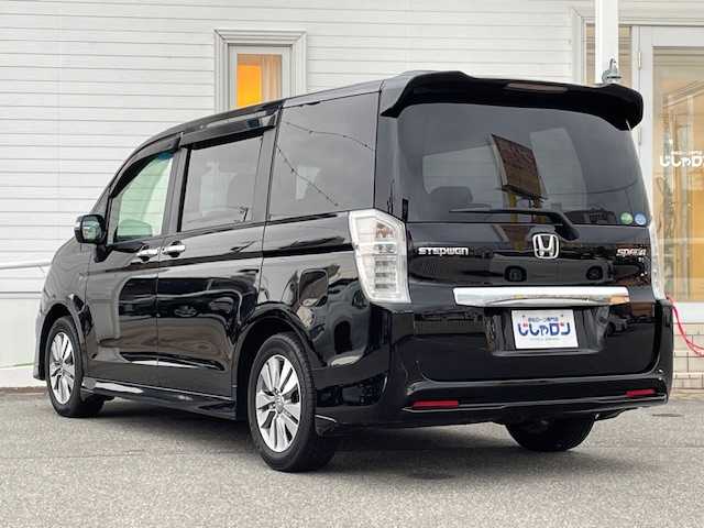 ホンダ ステップワゴン スパーダ Z 富山県 2013(平25)年 9.1万km プレミアムスパークルブラックパール (株)IDOMが運営する【じしゃロン富山店】の自社ローン専用車両になります。こちらは現金またはオートローンご利用時の価格です。自社ローンご希望の方は別途その旨お申し付け下さい/Gathers純正９インチナビ/バックカメラ/前方ドライブレコーダー/ETC/両側パワースライドドア/横滑り防止/HID/アクティブコーナリングライト/オートライト/ドアバイザー/フォグランプ/パドルシフト/ステアリングリモコン
