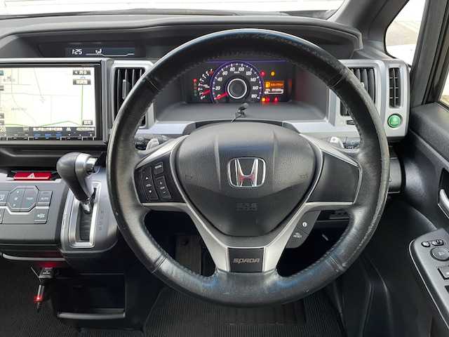 ホンダ ステップワゴン スパーダ Z 富山県 2013(平25)年 9.1万km プレミアムスパークルブラックパール (株)IDOMが運営する【じしゃロン富山店】の自社ローン専用車両になります。こちらは現金またはオートローンご利用時の価格です。自社ローンご希望の方は別途その旨お申し付け下さい/Gathers純正９インチナビ/バックカメラ/前方ドライブレコーダー/ETC/両側パワースライドドア/横滑り防止/HID/アクティブコーナリングライト/オートライト/ドアバイザー/フォグランプ/パドルシフト/ステアリングリモコン