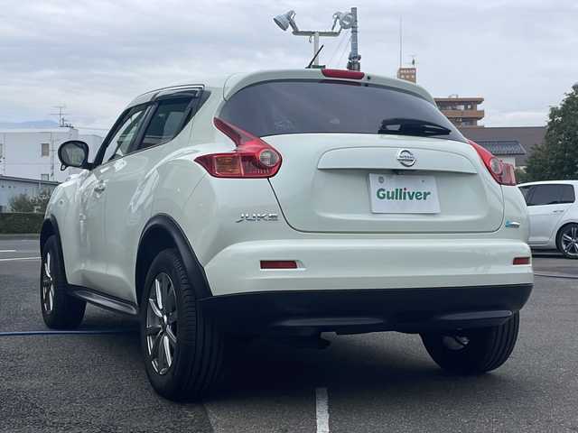 日産 ジューク 15RS タイプV 福島県 2012(平24)年 7.6万km ホワイトパール 純正SDナビ/・型番：MP311D-W/・BT/CD/DVD/AUX/SD/FM/AM/・バックカメラ/ビルトインETC/前後ドライブレコーダー/プッシュスタート/・スマートキー/LEDヘッドライト/・フォグランプ/・ヘッドライトレベライザー/電動格納ミラー/電流ソケット/純正フロアマット/純正ドアバイザー