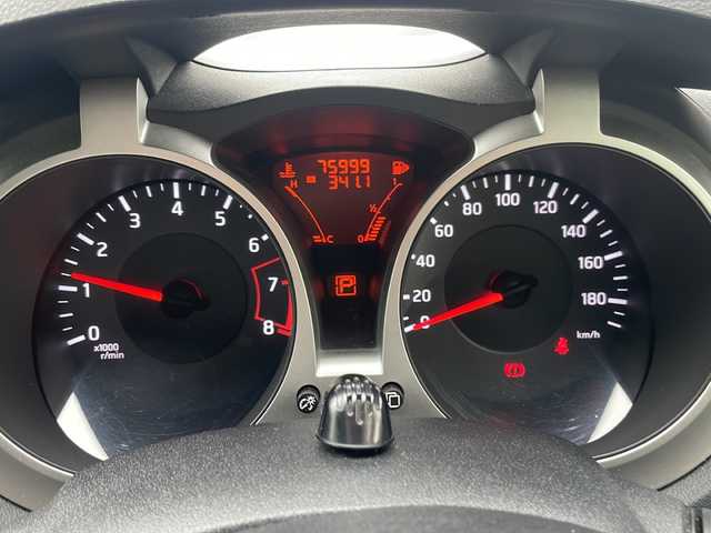 日産 ジューク 15RS タイプV 福島県 2012(平24)年 7.6万km ホワイトパール 純正SDナビ/・型番：MP311D-W/・BT/CD/DVD/AUX/SD/FM/AM/・バックカメラ/ビルトインETC/前後ドライブレコーダー/プッシュスタート/・スマートキー/LEDヘッドライト/・フォグランプ/・ヘッドライトレベライザー/電動格納ミラー/電流ソケット/純正フロアマット/純正ドアバイザー