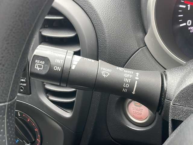 日産 ジューク 15RS タイプV 福島県 2012(平24)年 7.6万km ホワイトパール 純正SDナビ/・型番：MP311D-W/・BT/CD/DVD/AUX/SD/FM/AM/・バックカメラ/ビルトインETC/前後ドライブレコーダー/プッシュスタート/・スマートキー/LEDヘッドライト/・フォグランプ/・ヘッドライトレベライザー/電動格納ミラー/電流ソケット/純正フロアマット/純正ドアバイザー