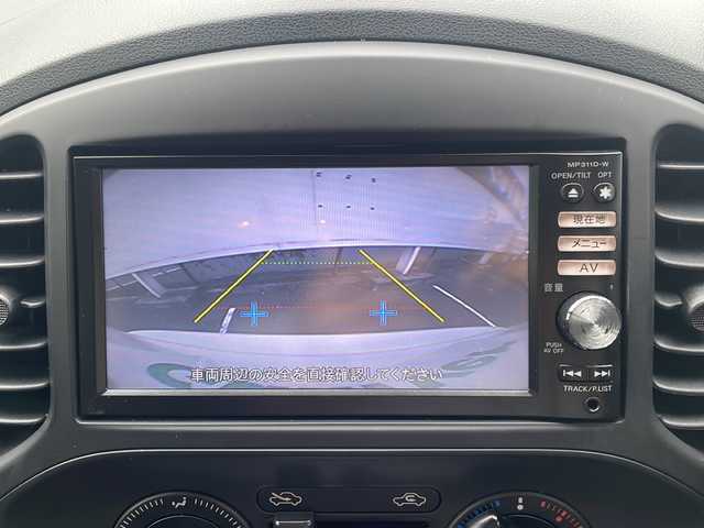 日産 ジューク 15RS タイプV 福島県 2012(平24)年 7.6万km ホワイトパール 純正SDナビ/・型番：MP311D-W/・BT/CD/DVD/AUX/SD/FM/AM/・バックカメラ/ビルトインETC/前後ドライブレコーダー/プッシュスタート/・スマートキー/LEDヘッドライト/・フォグランプ/・ヘッドライトレベライザー/電動格納ミラー/電流ソケット/純正フロアマット/純正ドアバイザー