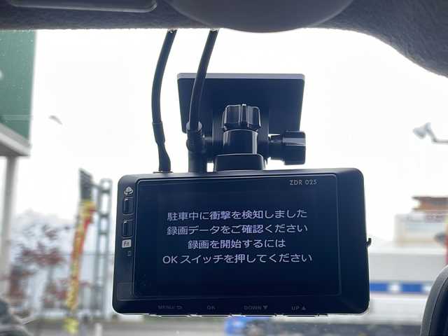 日産 ジューク 15RS タイプV 福島県 2012(平24)年 7.6万km ホワイトパール 純正SDナビ/・型番：MP311D-W/・BT/CD/DVD/AUX/SD/FM/AM/・バックカメラ/ビルトインETC/前後ドライブレコーダー/プッシュスタート/・スマートキー/LEDヘッドライト/・フォグランプ/・ヘッドライトレベライザー/電動格納ミラー/電流ソケット/純正フロアマット/純正ドアバイザー