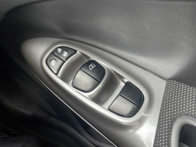 日産 ジューク 15RS タイプV 福島県 2012(平24)年 7.6万km ホワイトパール 純正SDナビ/・型番：MP311D-W/・BT/CD/DVD/AUX/SD/FM/AM/・バックカメラ/ビルトインETC/前後ドライブレコーダー/プッシュスタート/・スマートキー/LEDヘッドライト/・フォグランプ/・ヘッドライトレベライザー/電動格納ミラー/電流ソケット/純正フロアマット/純正ドアバイザー