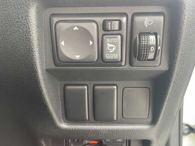 日産 ジューク 15RS タイプV 福島県 2012(平24)年 7.6万km ホワイトパール 純正SDナビ/・型番：MP311D-W/・BT/CD/DVD/AUX/SD/FM/AM/・バックカメラ/ビルトインETC/前後ドライブレコーダー/プッシュスタート/・スマートキー/LEDヘッドライト/・フォグランプ/・ヘッドライトレベライザー/電動格納ミラー/電流ソケット/純正フロアマット/純正ドアバイザー