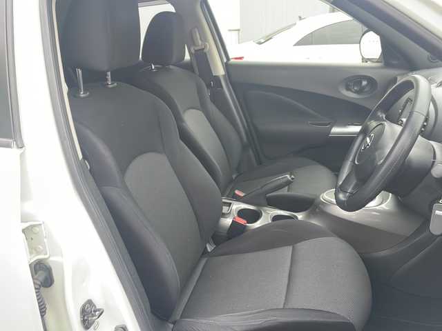日産 ジューク 15RS タイプV 福島県 2012(平24)年 7.6万km ホワイトパール 純正SDナビ/・型番：MP311D-W/・BT/CD/DVD/AUX/SD/FM/AM/・バックカメラ/ビルトインETC/前後ドライブレコーダー/プッシュスタート/・スマートキー/LEDヘッドライト/・フォグランプ/・ヘッドライトレベライザー/電動格納ミラー/電流ソケット/純正フロアマット/純正ドアバイザー