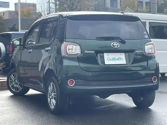 トヨタ パッソ モーダ　S 道央・札幌 2016(平28)年 5.1万km 緑 ・4WD/・寒冷地仕様/・衝突軽減ブレーキ/・社外SDナビ/CD&DVD&フルセグTV/・バックカメラ/・シートヒーター(運転席のみ)/・ステアリングスイッチ/・助手席シートアンダートレイ/・アイドリングストップ/・ABS/・横滑り防止装置/・盗難防止装置/・オートリトラミラー/・クリアランスソナー(後ろのみ)/・LEDヘッドライト/・フォグランプ/・ドアバイザー/・積込純正AW付冬タイヤ　165/65/R14(溝無)