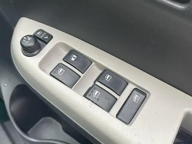 トヨタ パッソ モーダ　S 道央・札幌 2016(平28)年 5.1万km 緑 ・4WD/・寒冷地仕様/・衝突軽減ブレーキ/・社外SDナビ/CD&DVD&フルセグTV/・バックカメラ/・シートヒーター(運転席のみ)/・ステアリングスイッチ/・助手席シートアンダートレイ/・アイドリングストップ/・ABS/・横滑り防止装置/・盗難防止装置/・オートリトラミラー/・クリアランスソナー(後ろのみ)/・LEDヘッドライト/・フォグランプ/・ドアバイザー/・積込純正AW付冬タイヤ　165/65/R14(溝無)