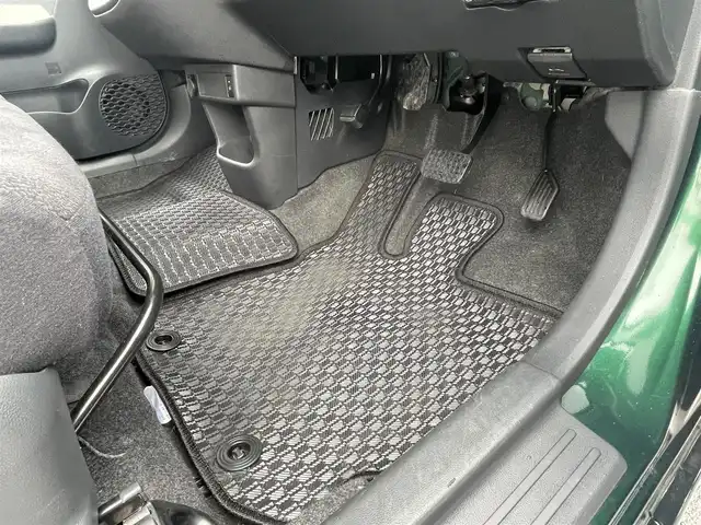 トヨタ パッソ モーダ　S 道央・札幌 2016(平28)年 5.1万km 緑 ・4WD/・寒冷地仕様/・衝突軽減ブレーキ/・社外SDナビ/CD&DVD&フルセグTV/・バックカメラ/・シートヒーター(運転席のみ)/・ステアリングスイッチ/・助手席シートアンダートレイ/・アイドリングストップ/・ABS/・横滑り防止装置/・盗難防止装置/・オートリトラミラー/・クリアランスソナー(後ろのみ)/・LEDヘッドライト/・フォグランプ/・ドアバイザー/・積込純正AW付冬タイヤ　165/65/R14(溝無)