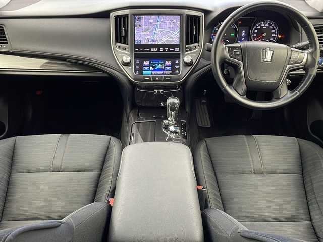 トヨタ クラウン ハイブリッド アスリートS 大阪府 2015(平27)年 5.8万km ホワイトパールクリスタルシャイン 純正８インチHDDナビ/【BT/フルセグTV/AUX/USB/DVD】/サンルーフ/ETC/バックカメラ/衝突被害軽減システム/クルーズコントロール追従無し/アイドリングストップ/オートライト/パワーシートD+N席/純正17インチアルミホイール/純正フロアマット/スマートキー