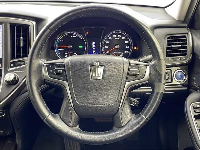 トヨタ クラウン ハイブリッド アスリートS 大阪府 2015(平27)年 5.8万km ホワイトパールクリスタルシャイン 純正８インチHDDナビ/【BT/フルセグTV/AUX/USB/DVD】/サンルーフ/ETC/バックカメラ/衝突被害軽減システム/クルーズコントロール追従無し/アイドリングストップ/オートライト/パワーシートD+N席/純正17インチアルミホイール/純正フロアマット/スマートキー