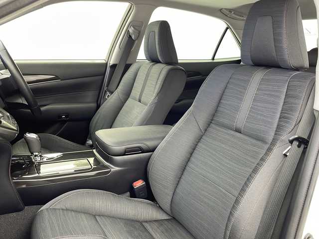 トヨタ クラウン ハイブリッド アスリートS 大阪府 2015(平27)年 5.8万km ホワイトパールクリスタルシャイン 純正８インチHDDナビ/【BT/フルセグTV/AUX/USB/DVD】/サンルーフ/ETC/バックカメラ/衝突被害軽減システム/クルーズコントロール追従無し/アイドリングストップ/オートライト/パワーシートD+N席/純正17インチアルミホイール/純正フロアマット/スマートキー