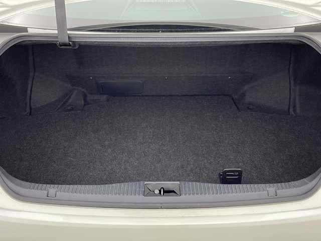 トヨタ クラウン ハイブリッド アスリートS 大阪府 2015(平27)年 5.8万km ホワイトパールクリスタルシャイン 純正８インチHDDナビ/【BT/フルセグTV/AUX/USB/DVD】/サンルーフ/ETC/バックカメラ/衝突被害軽減システム/クルーズコントロール追従無し/アイドリングストップ/オートライト/パワーシートD+N席/純正17インチアルミホイール/純正フロアマット/スマートキー